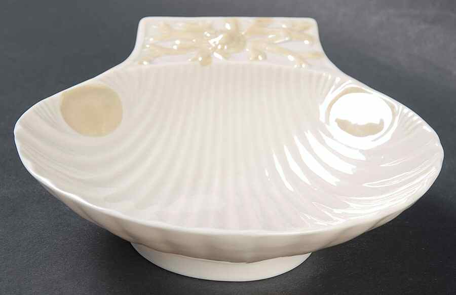 Compotes & Centerpieces Shell Comport by Belleek Pottery (Ireland)-1