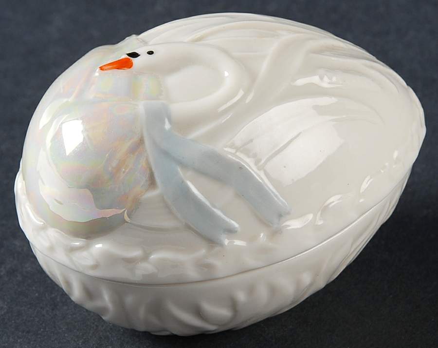 Childrens Ware-Baby Gifts 3" Egg Box & Lid by Belleek Pottery (Ireland)-1