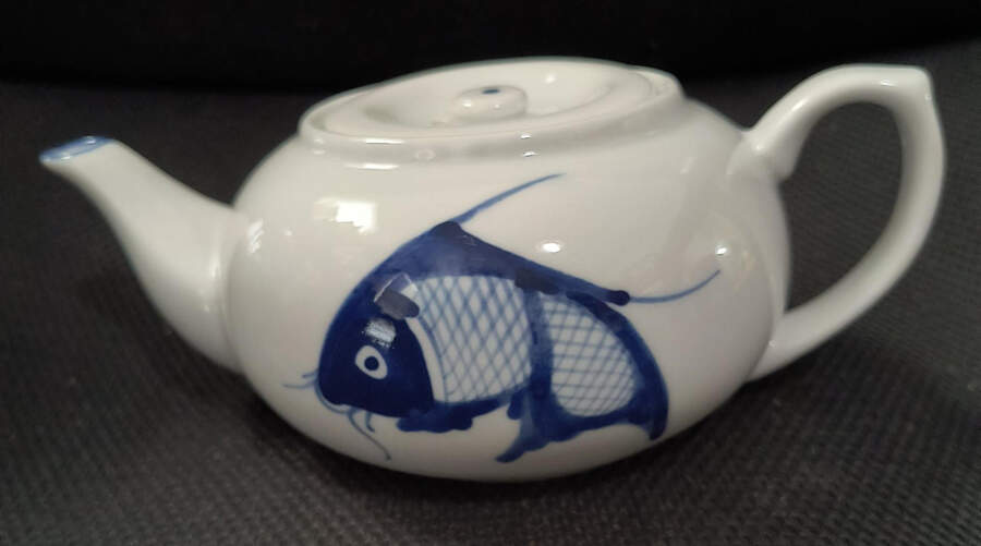 CX21 Small Teapot & Lid by China (Made in China)-1