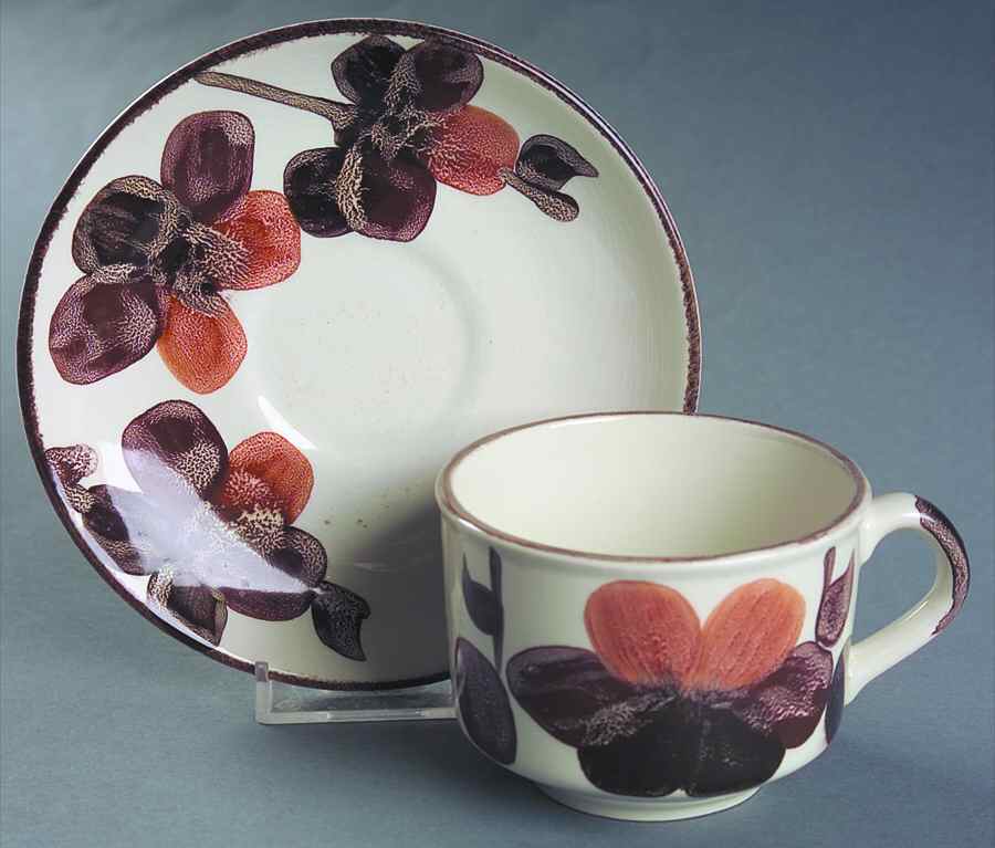 Ligaya Footed Cup & Saucer Set by Crown Lynn-1