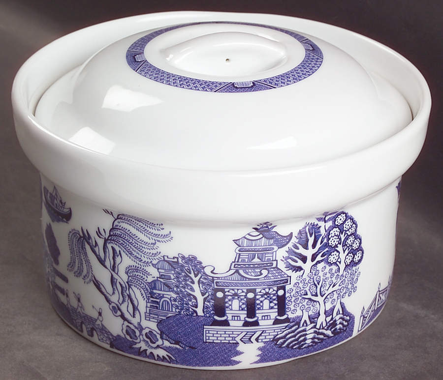 Blue Willow 1.5 Qt Round Covered Casserole by Cuthbertson-1