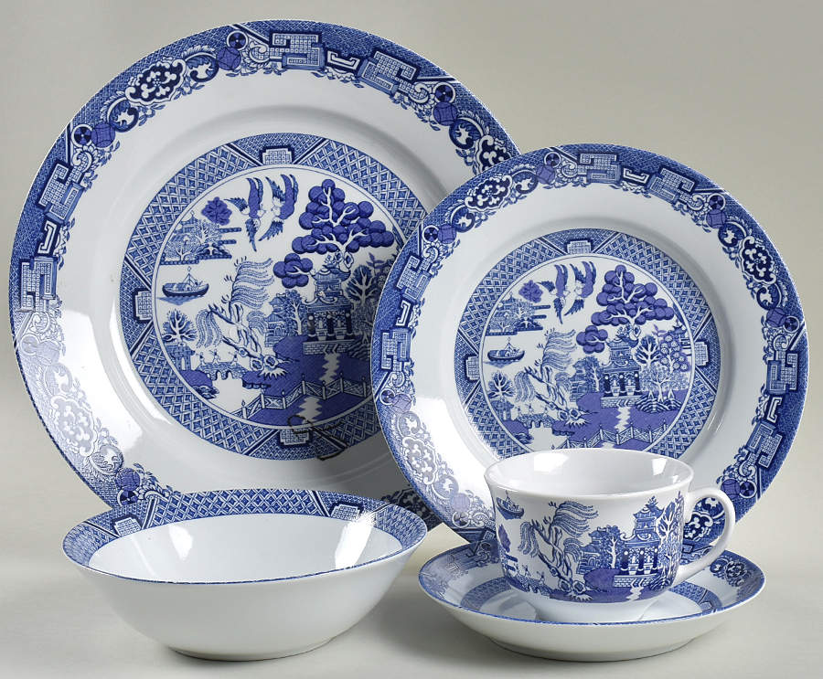Blue Willow 5 Piece Place Setting by Cuthbertson-1