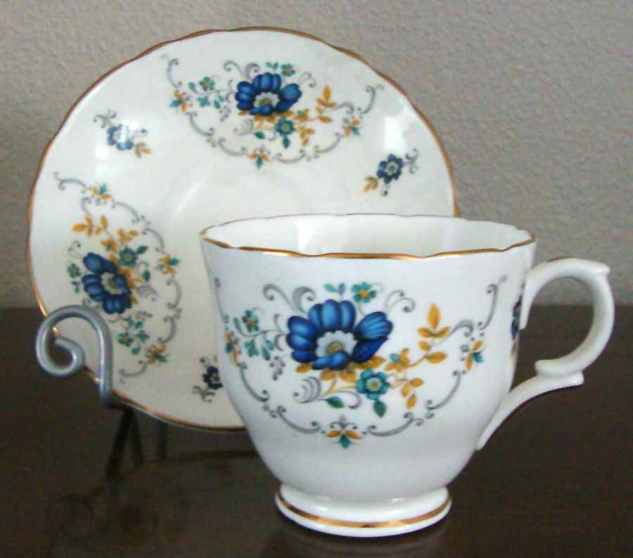 B936 Footed Cup & Saucer Set by Crown Staffordshire-1