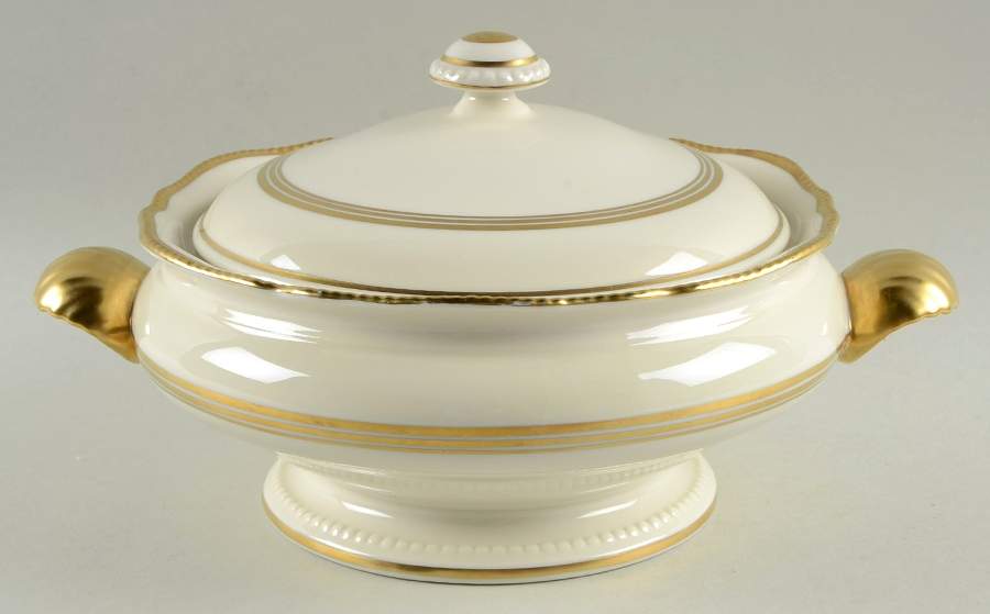 Regal Round Covered Vegetable by Castleton (USA)-1