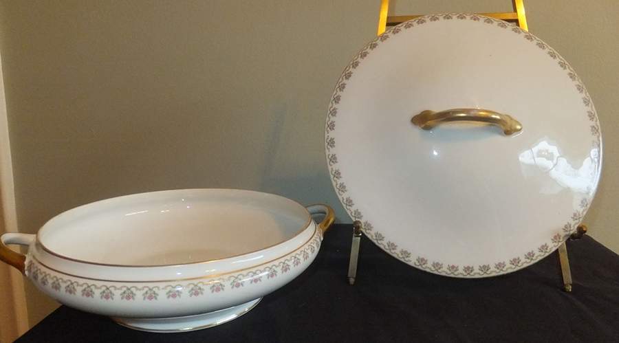 CHF488 Round Covered Vegetable by Charles Field Haviland-1