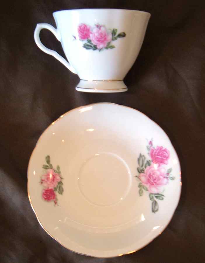 YSH15 Footed Cup & Saucer Set by Yong Sheng Porcelain-1