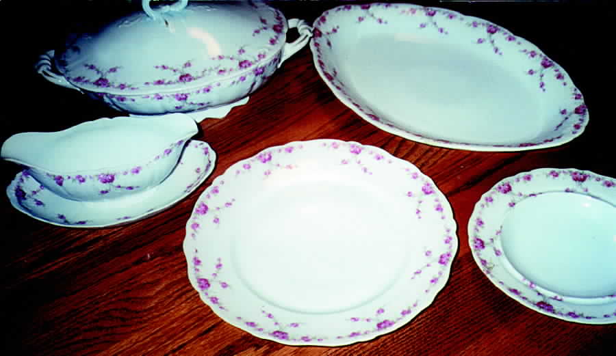 CAR69 Gravy Boat with Attached Underplate by Carlsbad-1