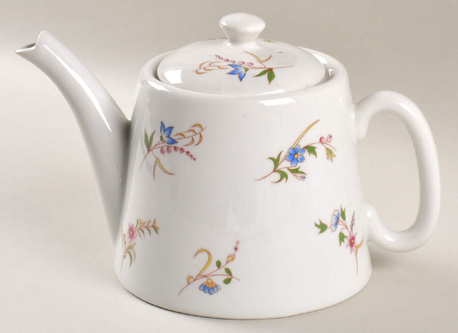 Versailles (Smooth) Teapot & Lid by BIA Cordon Bleu-1