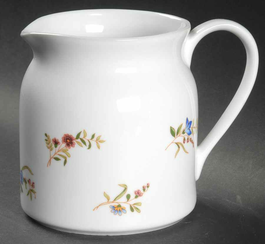 Versailles (Smooth) 32 Oz Pitcher by BIA Cordon Bleu-1