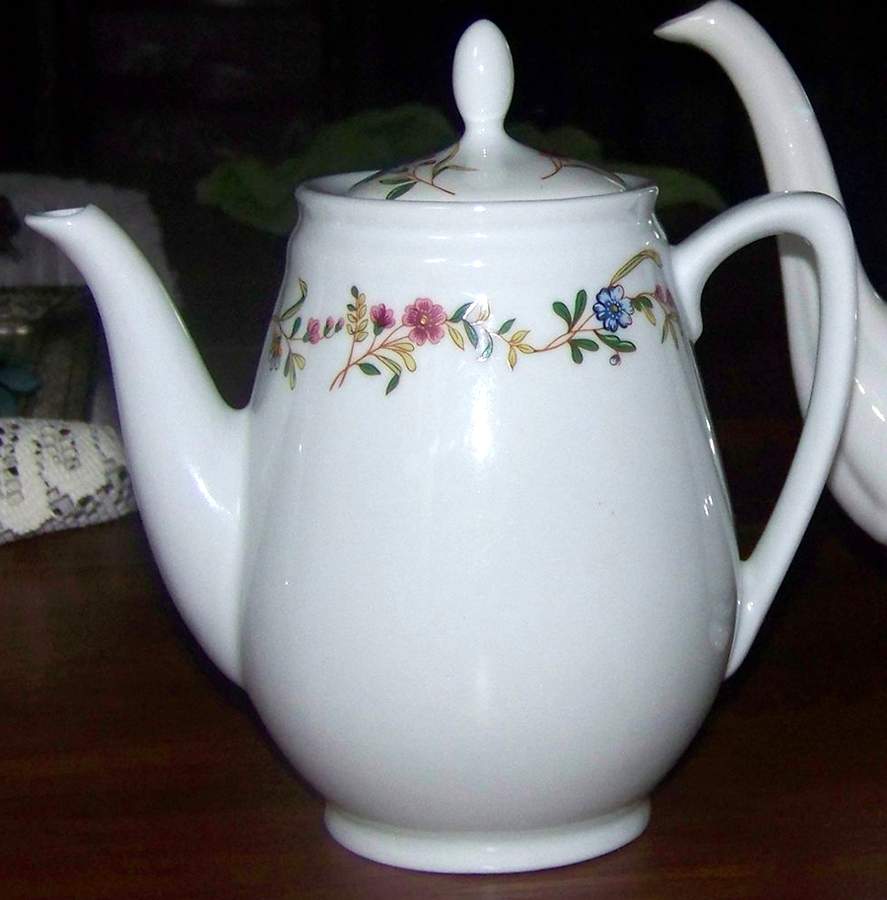 Versailles (Smooth) Coffee Pot & Lid by BIA Cordon Bleu-1