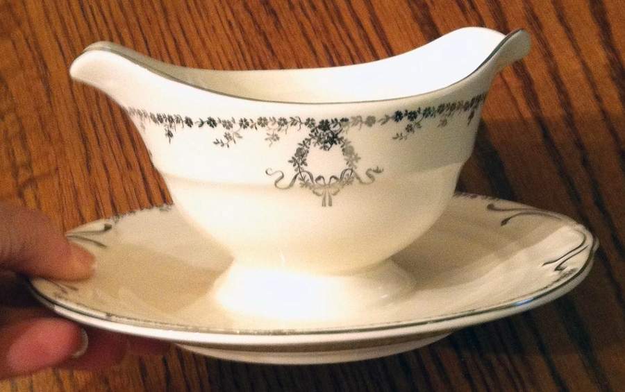 CRP62 Gravy Boat with Attached Underplate by Crown Potteries-1