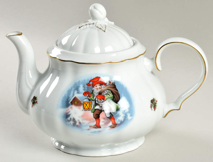 Old Fashioned Christmas Teapot & Lid by Christineholm-1