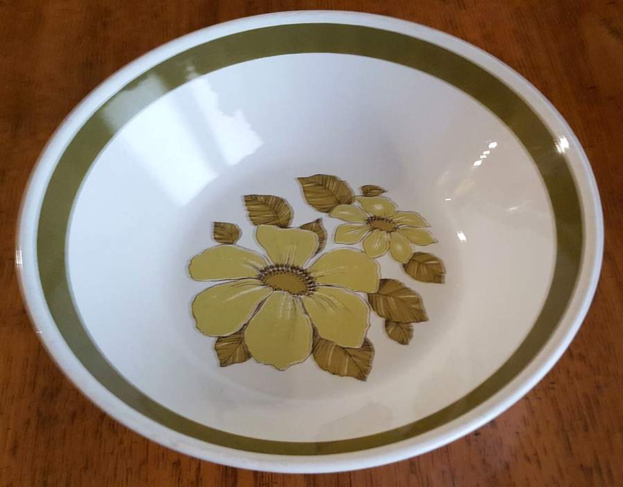 Emerald 9" Round Vegetable Bowl by Crown Lynn-1