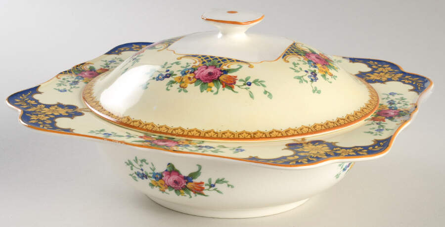 Westminster (Square, Scalloped) Round Covered Vegetable by Crown Ducal-1