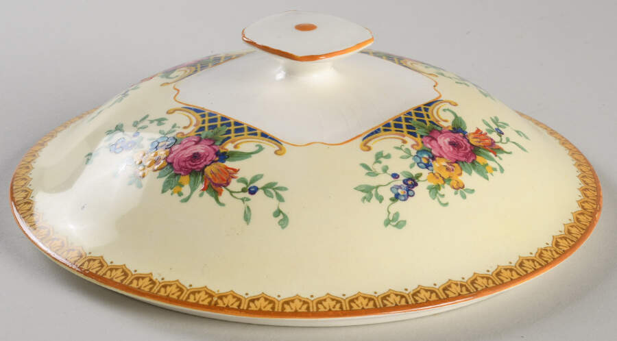Westminster (Square, Scalloped) Lid for Round Vegetable by Crown Ducal-1