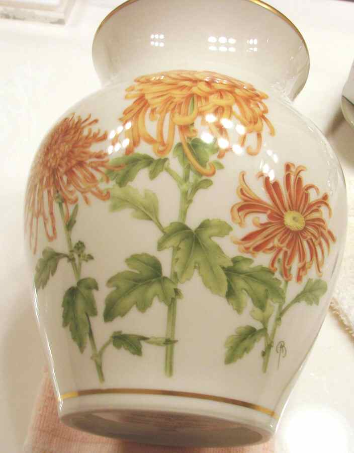 Four Seasons of Americas Gardens 8" Vase by Lenox-1