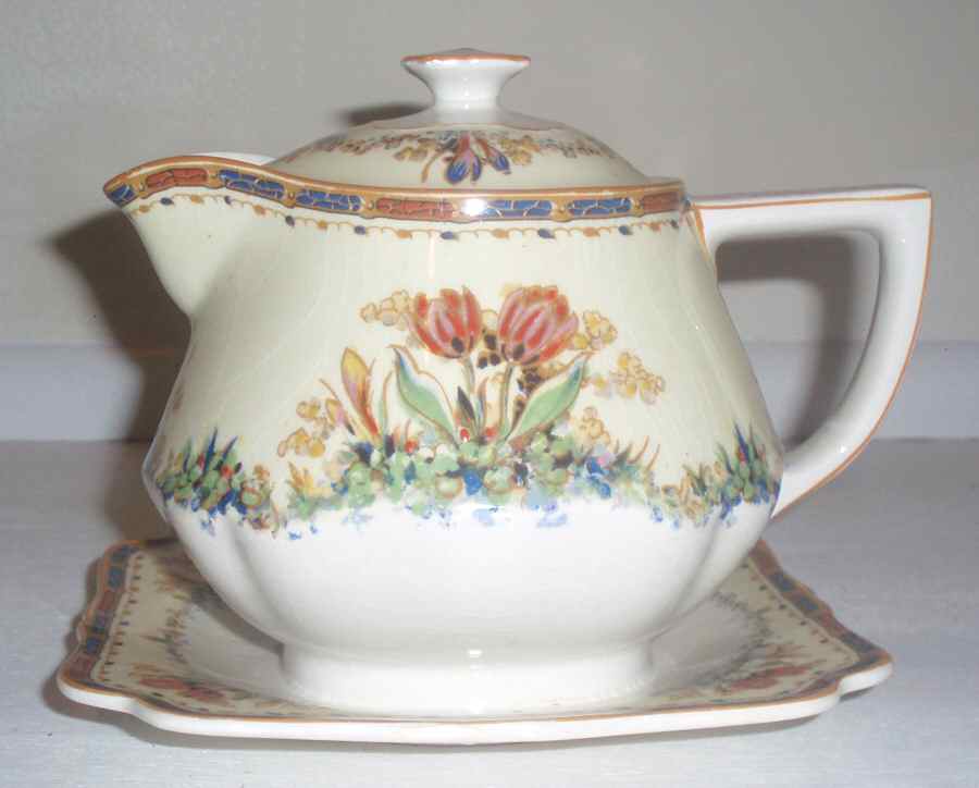 Tulip Syrup with Lid and Attached Underplate by Crown Ducal-1