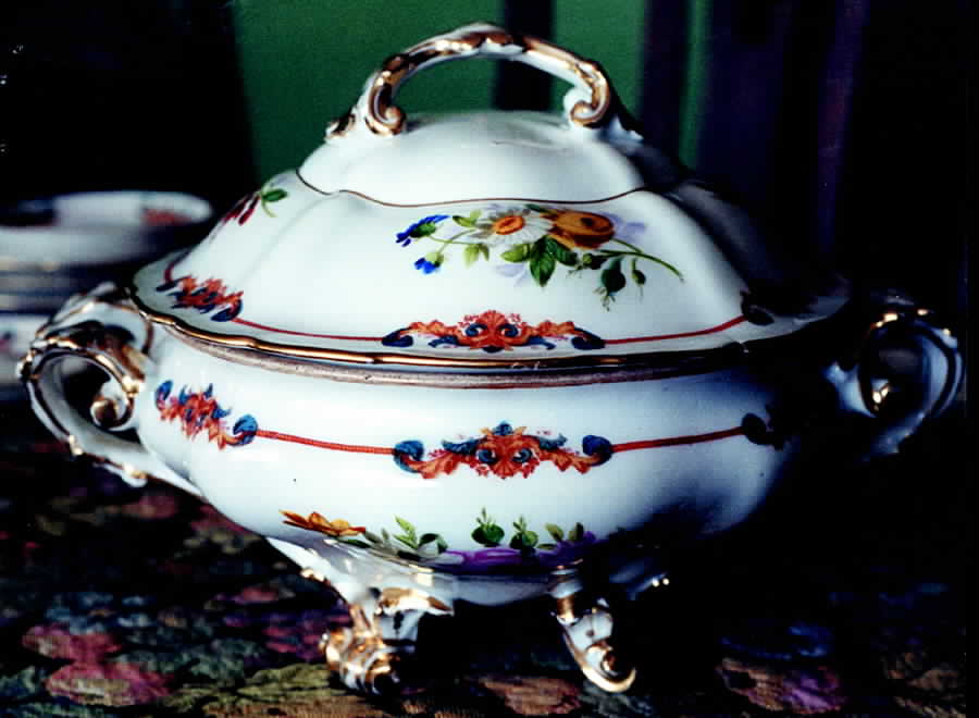 CZZ1 Tureen &  Lid by China Hall-1