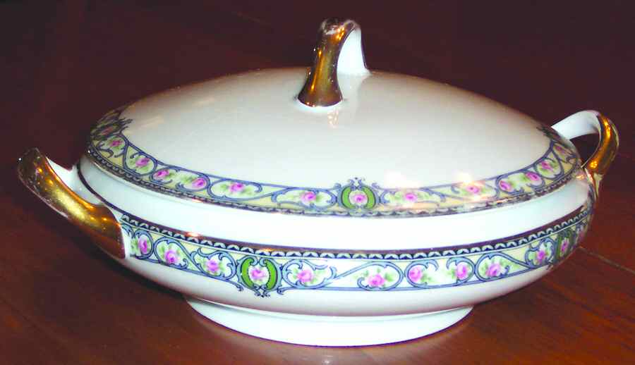 3398 Round Covered Vegetable by Czechia-Czechoslovakia-1