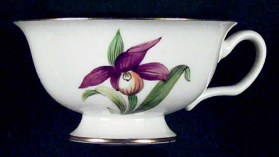 500 Footed Cup by Castleton (USA)-1