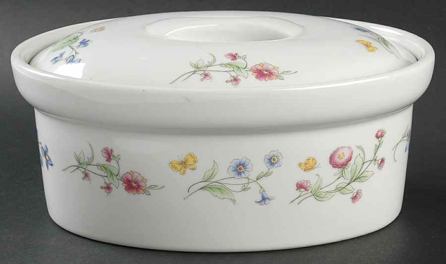 Trellis (Smooth) 1.5 Quart Oval Covered Casserole by BIA Cordon Bleu-1