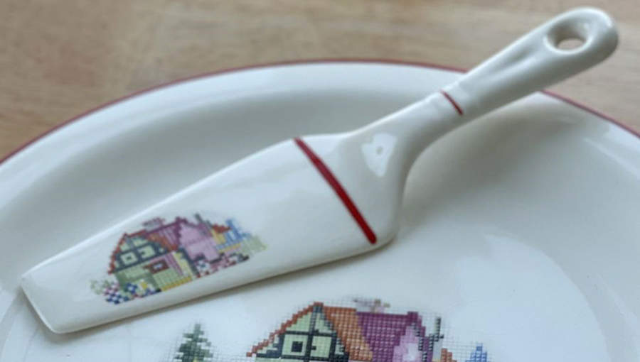Petit Point House (Red Trim, No Verge) Solid Ceramic Pie/Cake Server by Crooksville-1