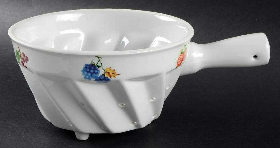 COB17 Fruit Drainer Bowl by BIA Cordon Bleu-1