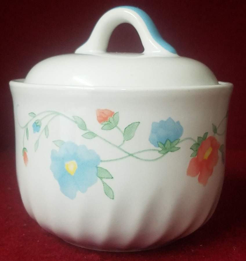 Delicate Touch (Corelle) Sugar Bowl & Lid by Corning Corelle-1