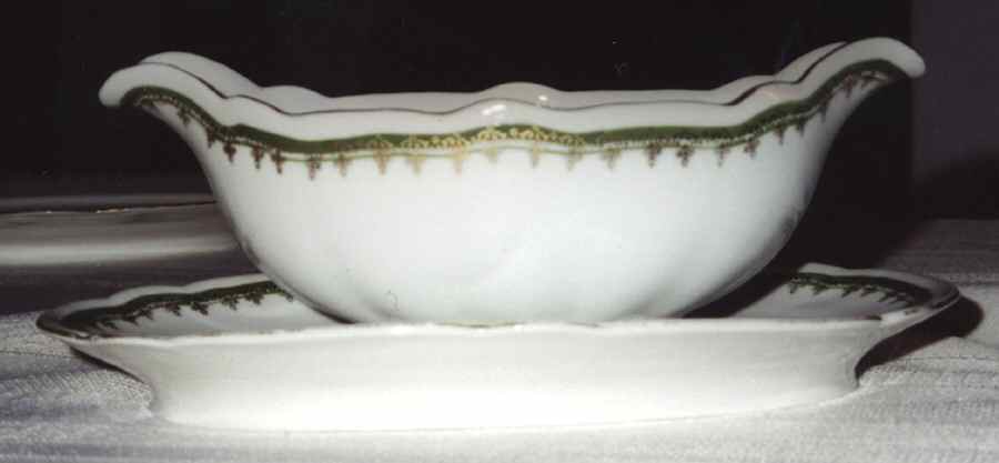 CIM49 Gravy Boat with Attached Underplate by Crown Imperial-1