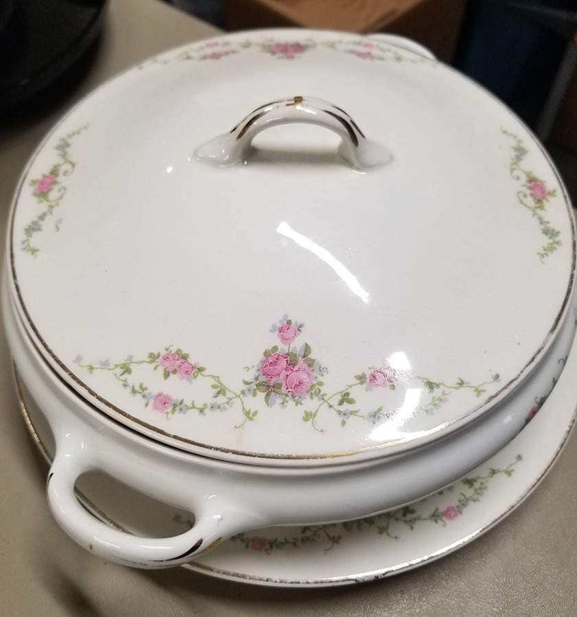 CRO186 Round Covered Vegetable by Crooksville-1