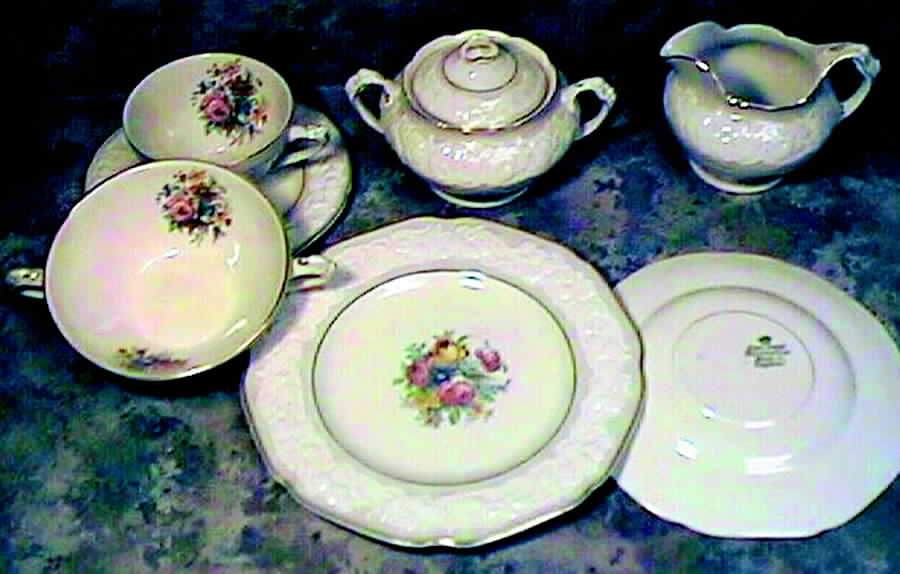CRD137 Sugar Bowl & Lid by Crown Ducal-1
