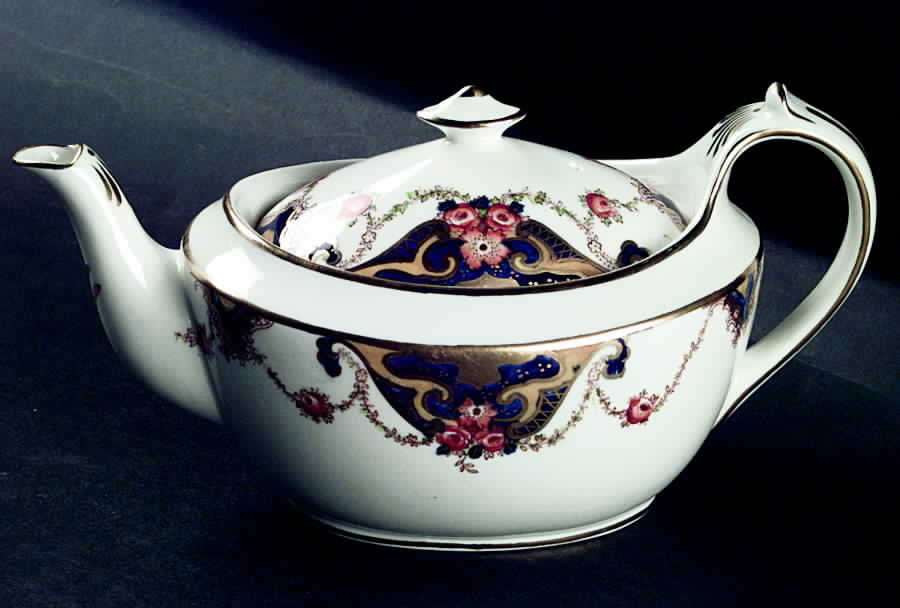 3752 Teapot & Lid by Coronet (England)-1