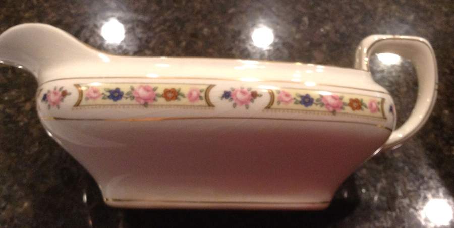 CRO192 Gravy Boat by Crooksville-1