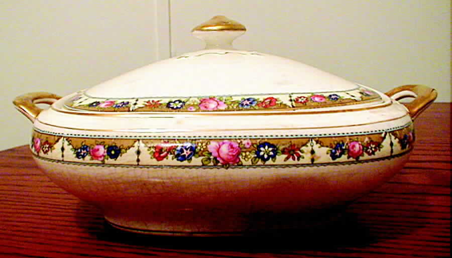 CRO195 Round Covered Vegetable by Crooksville-1