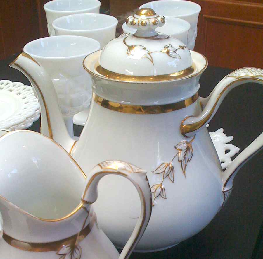 CHF720 Teapot & Lid by Charles Field Haviland-1