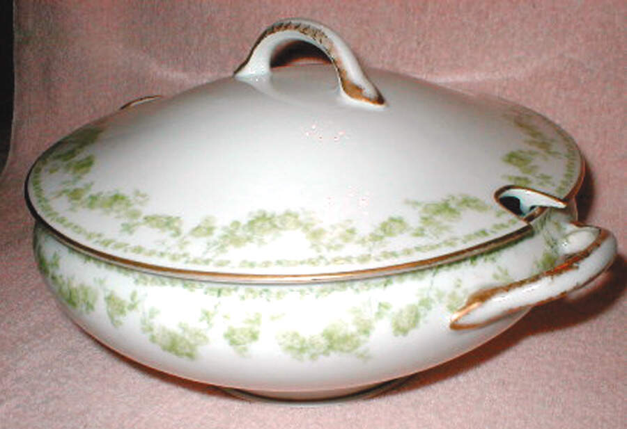 Schleiger 195-1 Round Covered Vegetable by Charles Field Haviland-1