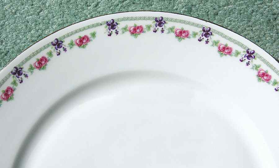 R4K7 Dinner Plate by Richard  Kampf-1