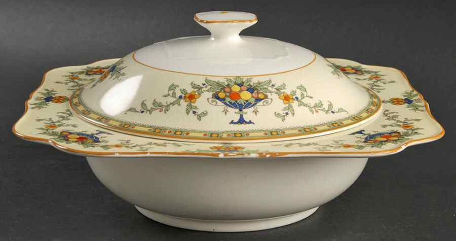 A1476 (Round, Scalloped) Square Covered Vegetable by Crown Ducal-1