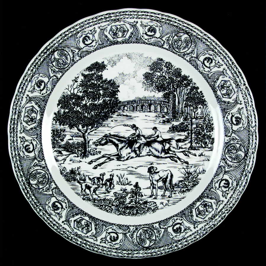 St. George Black Dinner Plate by Corona-Colombia-1