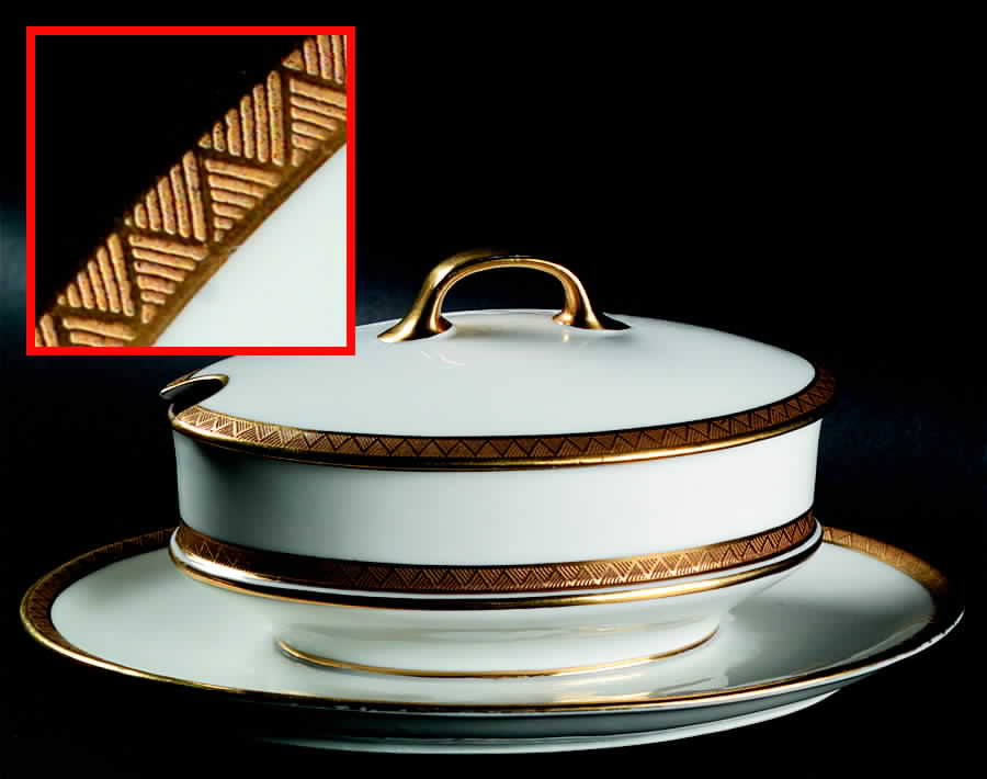 CRG54 Gravy Boat w/Attached Underplate & Lid by Henri Creanges-1
