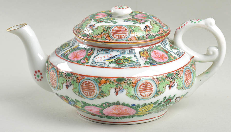Rose Medallion (No People) Teapot & Lid by China (Made in China)-1