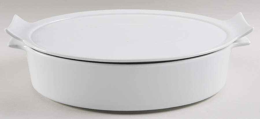 Whiteware Basics (Smooth) Oval Baker with Lid by The Cellar (China)-1