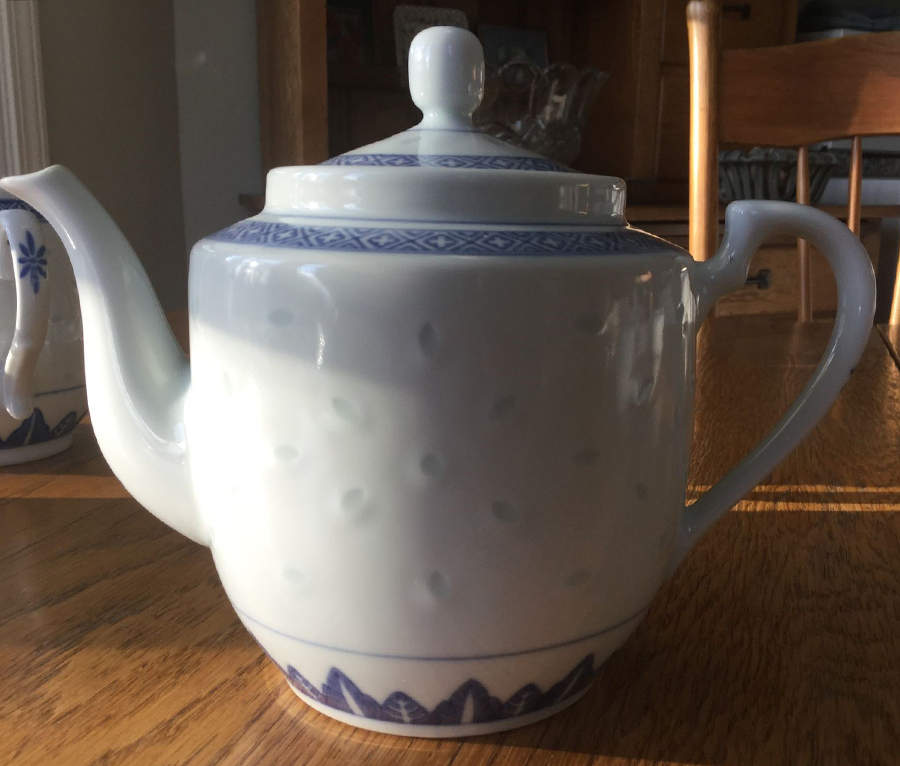 CX203 Small Teapot & Lid by China (Made in China)-1