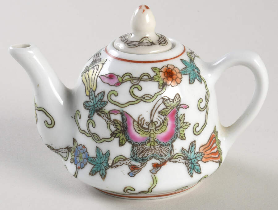 CX210 Toy Teapot & Lid by China (Made in China)-1