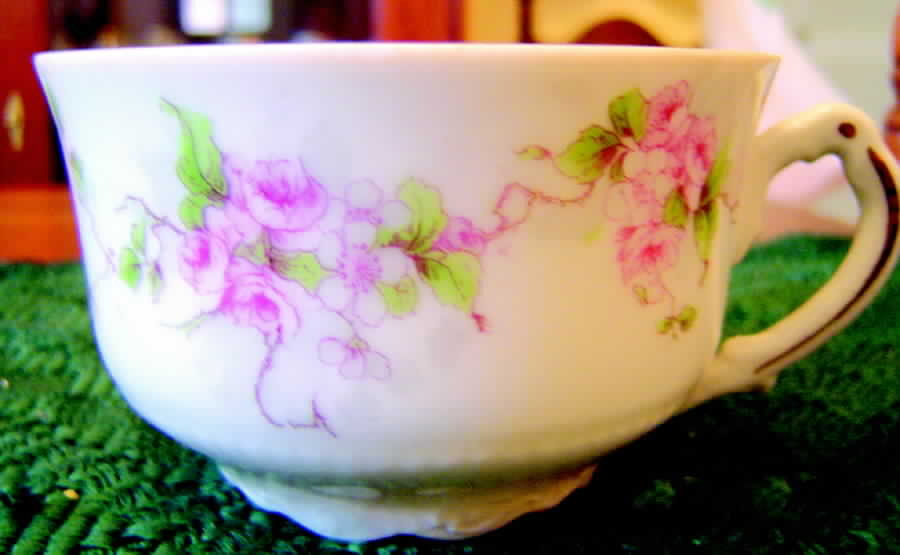1564 Flat Cup by Imperial China Austria-1