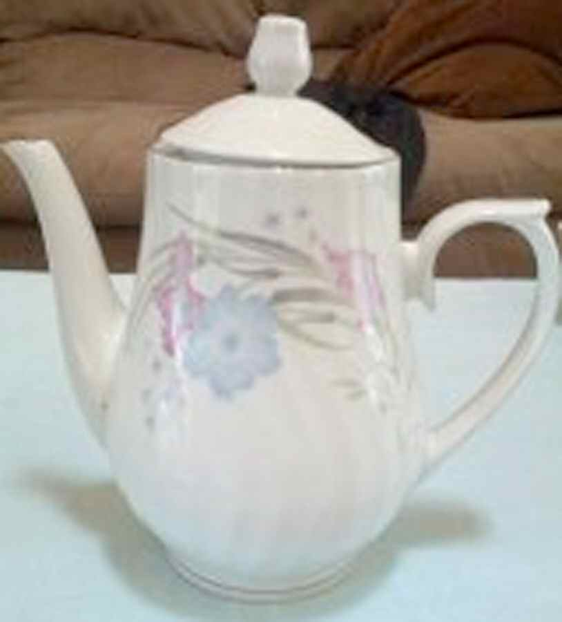 UP11 Coffee Pot & Lid by Universal Porcelain Company-1