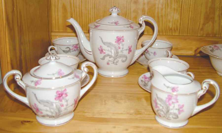 CRF19 Teapot & Lid by Craftsman (Japan)-1