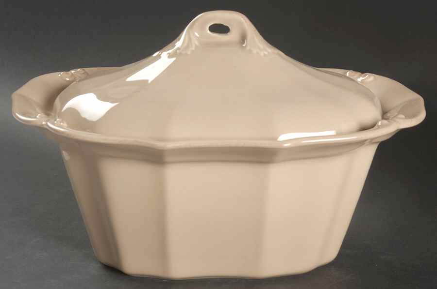 Vintage Port Mocha (Tan) 2 Quart Oval Covered Casserole by Casafina-1