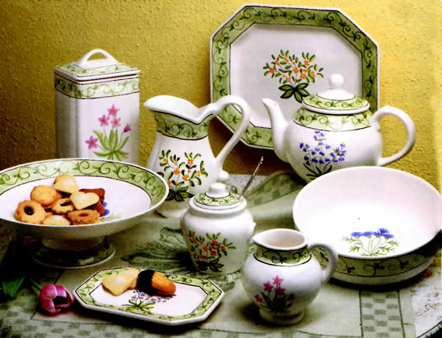 Laurel Teapot & Lid by Casafina-1