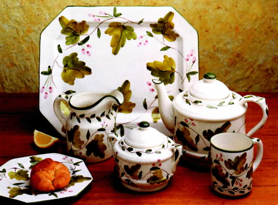 Ivy Garland Teapot & Lid by Casafina-1
